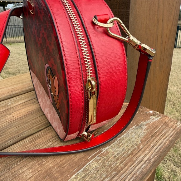 NWOT Kate Spade x Tom and Jerry Collab Red Pink Canteen
Crossbody Top Handle Bag - Picture 7 of 13